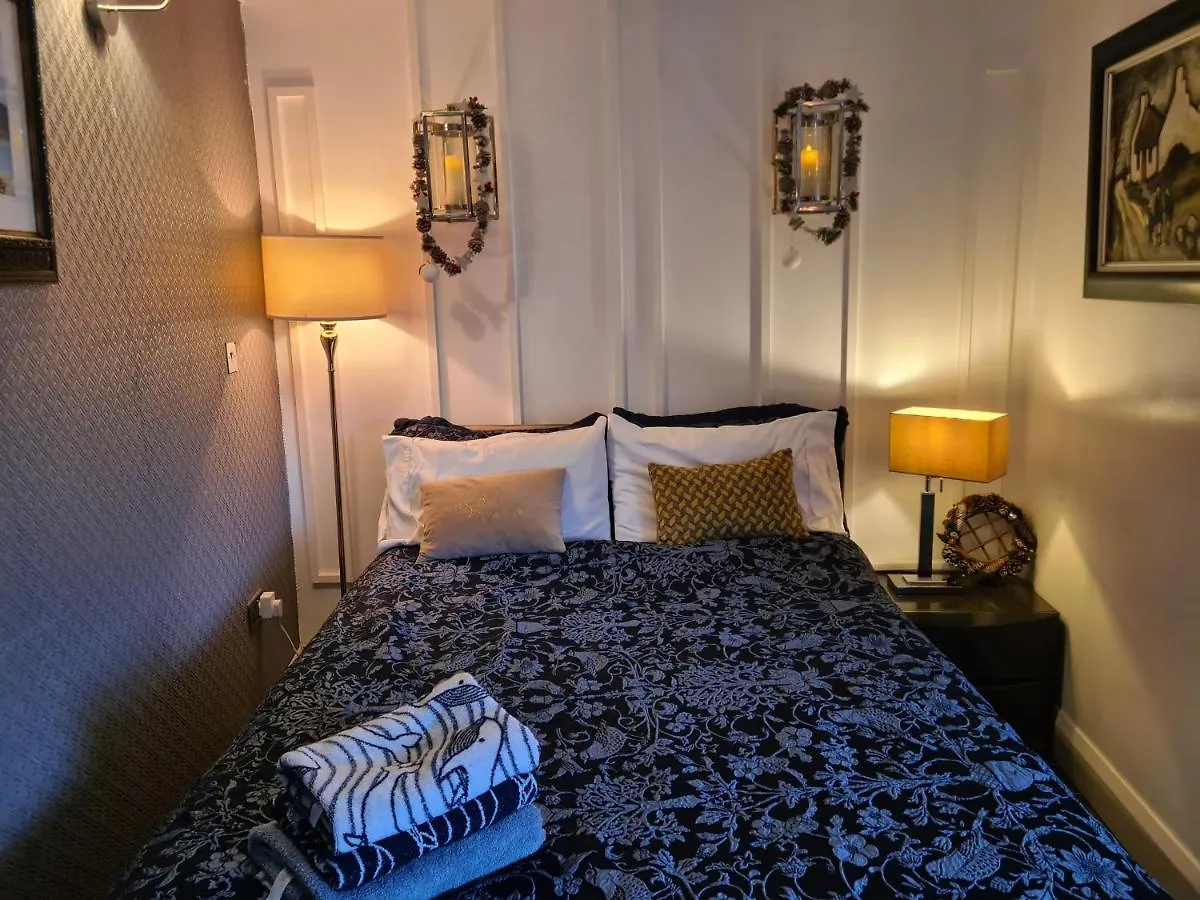 Belfast Cosy Cabin