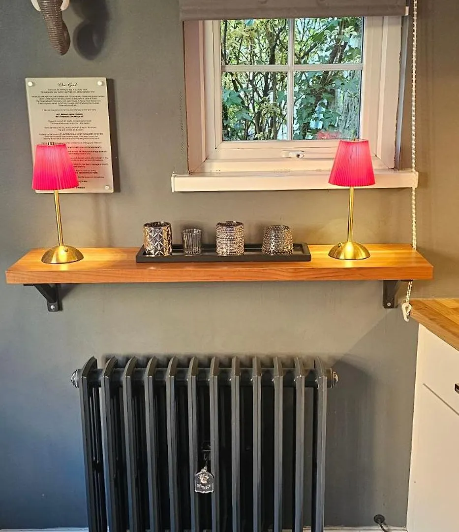 Belfast Cosy Cabin 0*,