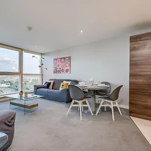 Apartment Entire With Sea View In Prime Location