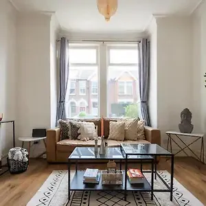 Alross With Breakfast Habitación en casa particular Londres
